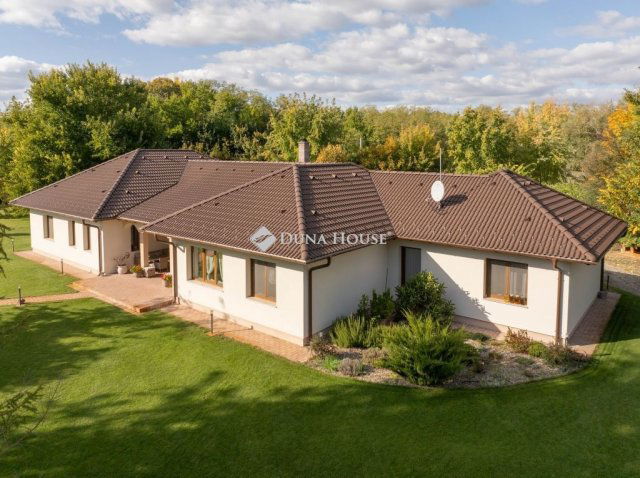 Eladó családi ház, Kecskeméten 219 M Ft, 4 szobás