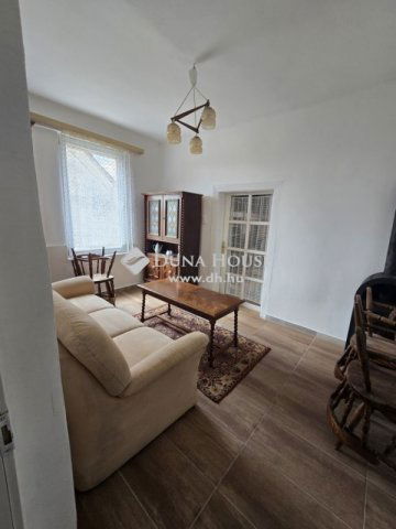 Eladó családi ház, Pécsett 18.5 M Ft, 2+2 szobás