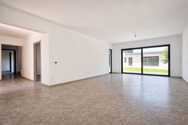 Eladó családi ház, Székesfehérvárott 199 M Ft, 5 szobás