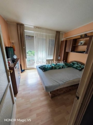 Eladó panellakás, Pécsett 37.9 M Ft, 2 szobás