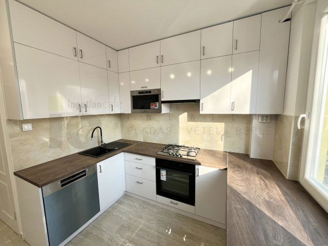 Kiadó panellakás, albérlet, Szegeden, Csongrádi sugárúton