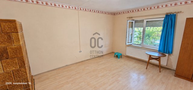 Eladó téglalakás, Esztergomban 32 M Ft, 1 szobás