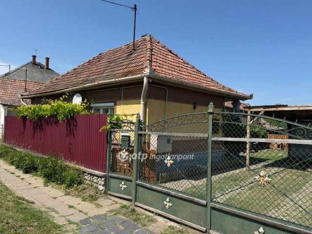 Eladó családi ház, Pusztamonostoron 26 M Ft, 2 szobás