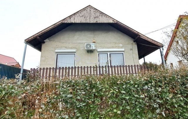 Eladó családi ház, Mendén 65.9 M Ft, 2 szobás