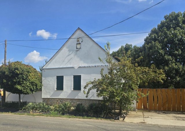 Eladó családi ház, Garén 48.99 M Ft, 3 szobás
