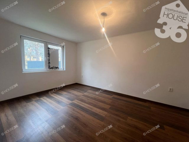 Eladó téglalakás, Izsákon 18.5 M Ft, 3 szobás
