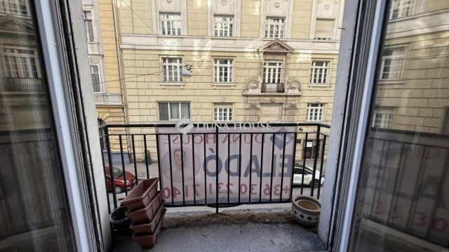 Eladó téglalakás, Budapesten, V. kerületben 135 M Ft, 2 szobás