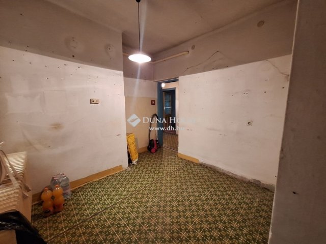 Eladó családi ház, Oroszlányban 44 M Ft, 2 szobás