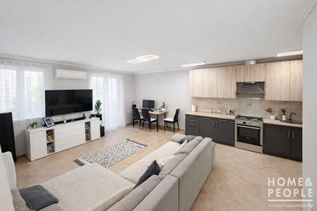 Eladó téglalakás, Szegeden 89.99 M Ft, 3 szobás