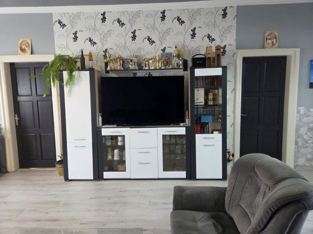 Eladó téglalakás, Pétfürdőn 69.9 M Ft, 4 szobás