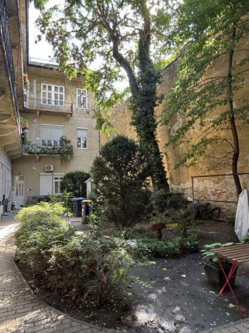 Eladó téglalakás, Budapesten, VI. kerületben 135 M Ft, 2 szobás