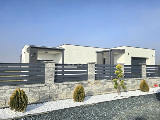 Eladó családi ház, Zalaegerszegen 231.9 M Ft, 4 szobás