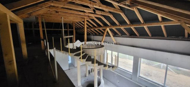 Eladó családi ház, Cegléden 175 M Ft, 4 szobás