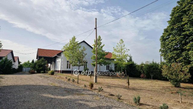 Eladó téglalakás, Tápiószelén 34.99 M Ft, 4 szobás