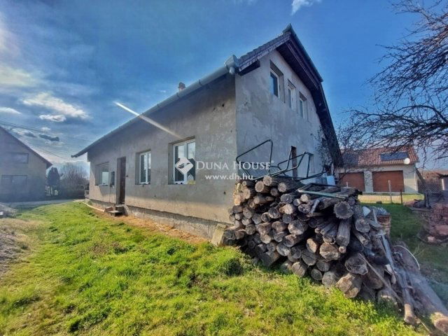 Eladó családi ház, Vácrátóton 57.99 M Ft, 6 szobás