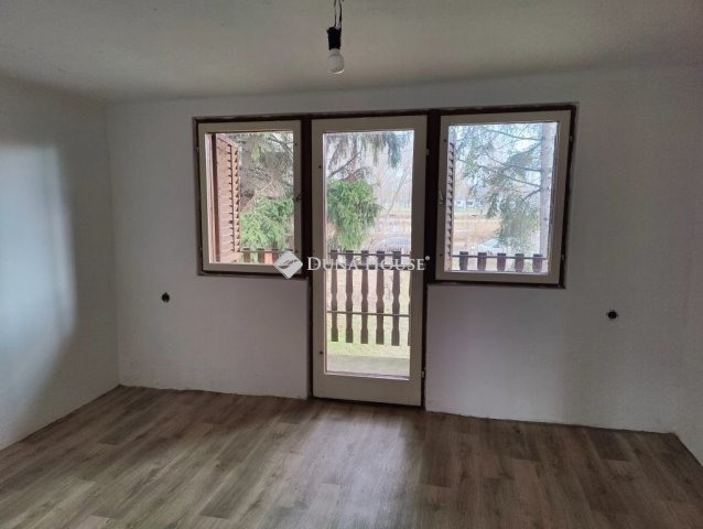 Eladó családi ház, Péterin 35 M Ft, 2 szobás