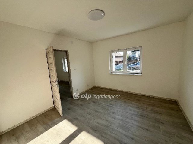 Eladó családi ház, Előszálláson 65 M Ft, 3 szobás