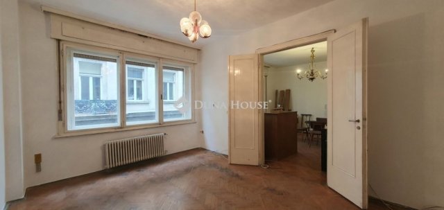 Eladó téglalakás, Budapesten, VI. kerületben 155 M Ft, 3 szobás