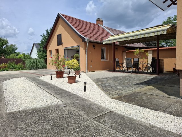 Eladó családi ház, Algyőn 129 M Ft, 5 szobás
