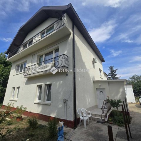 Eladó ikerház, Gödöllőn 224 M Ft, 7 szobás