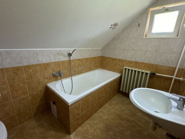 Eladó családi ház, Jászapátiban 32 M Ft, 7 szobás