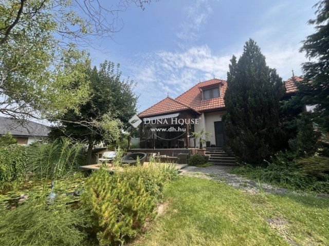 Eladó családi ház, Szadán 195 M Ft, 5 szobás