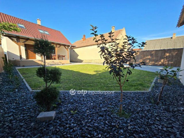 Eladó családi ház, Bébén 78 M Ft, 1+3 szobás