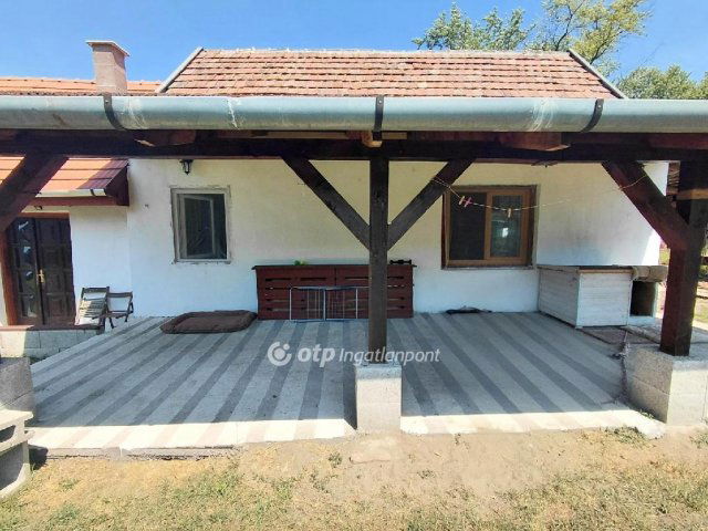 Eladó családi ház, Apcon 15.5 M Ft, 2 szobás