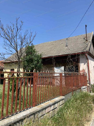 Eladó családi ház, Újszászon 4.9 M Ft, 2 szobás