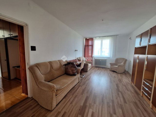 Eladó téglalakás, Sárváron 36 M Ft, 2 szobás