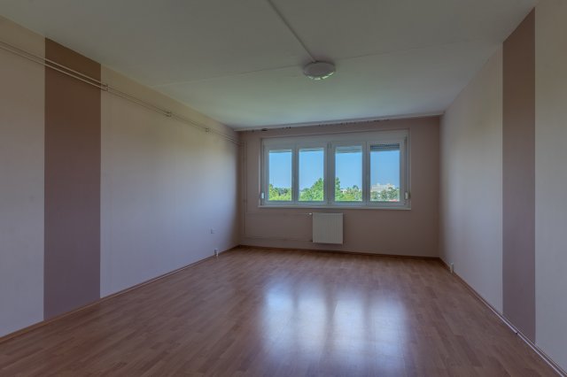 Eladó téglalakás, Baján 32 M Ft, 2 szobás
