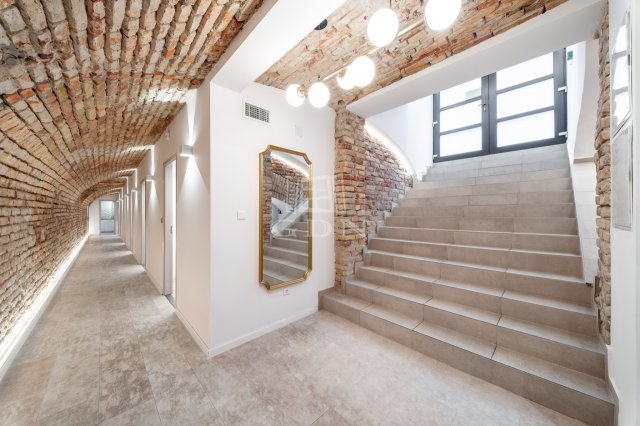 Eladó iroda, Budapesten, VI. kerületben 159 M Ft, 11 szobás