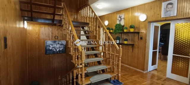 Eladó családi ház, Budaörsön 395 M Ft, 6 szobás