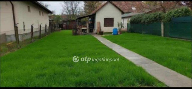 Eladó családi ház, Szigetszentmiklóson 28 M Ft, 1 szobás