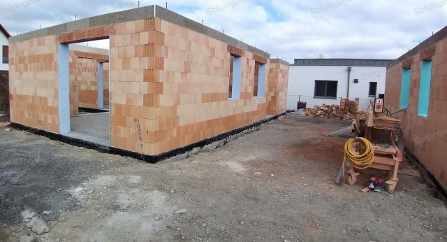 Eladó családi ház, Harkán 105 M Ft, 4 szobás