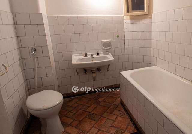 Eladó téglalakás, Nagykanizsán 32 M Ft, 3 szobás