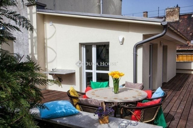 Eladó téglalakás, Budapesten, VI. kerületben 299 M Ft, 4 szobás