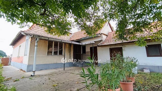 Eladó családi ház, Jászfényszarun 32.5 M Ft, 3 szobás