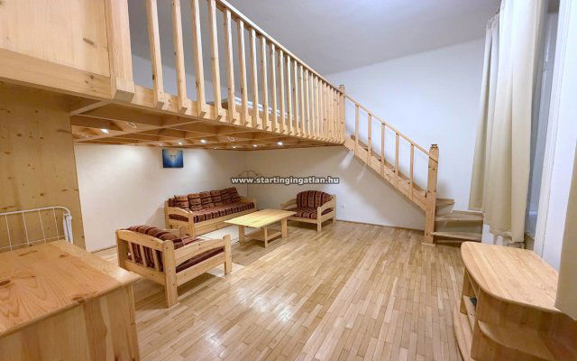 Eladó téglalakás, Budapesten, VI. kerületben, Jókai utcában