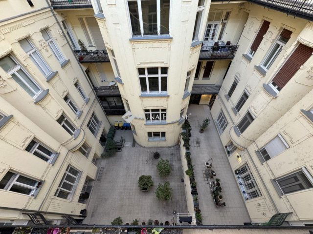 Eladó téglalakás, Budapesten, V. kerületben 72.99 M Ft, 1 szobás