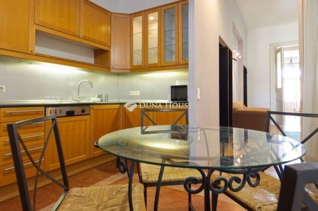 Eladó téglalakás, Budapesten, VII. kerületben 150 M Ft, 4 szobás