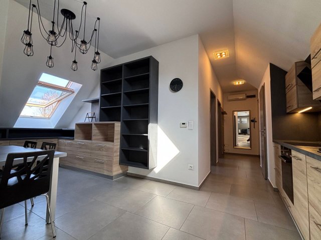 Kiadó iroda, Tatán 375 E Ft / hó, 3 szobás