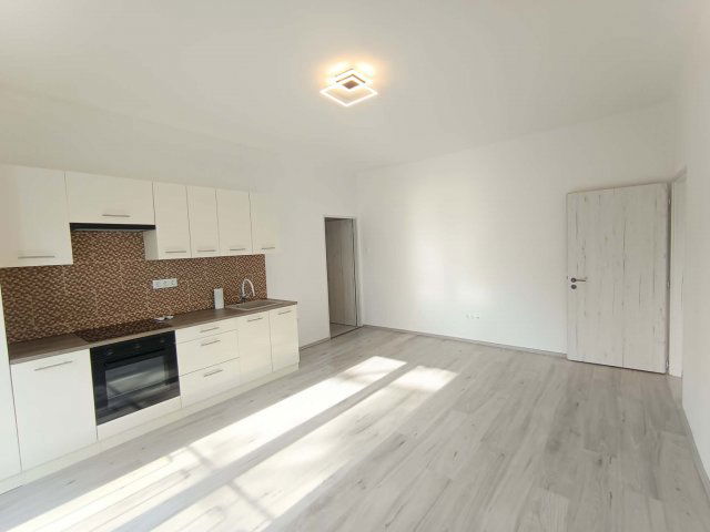 Eladó téglalakás, Komlón 34.9 M Ft, 2 szobás