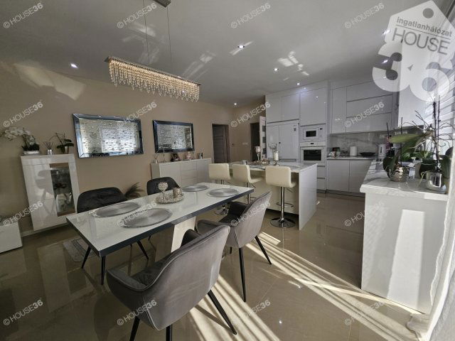 Eladó családi ház, Kecskeméten 103.9 M Ft, 3 szobás