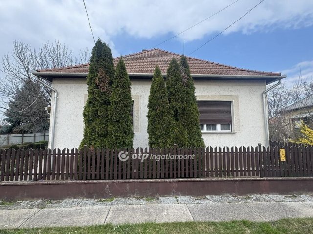 Eladó családi ház, Tiszafüreden 57.5 M Ft, 3+2 szobás