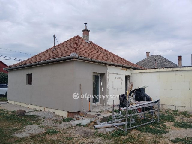 Eladó családi ház, Detken 15.9 M Ft, 3 szobás