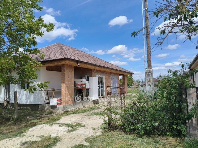 Eladó családi ház, Pusztaszabolcson 87.9 M Ft, 3 szobás