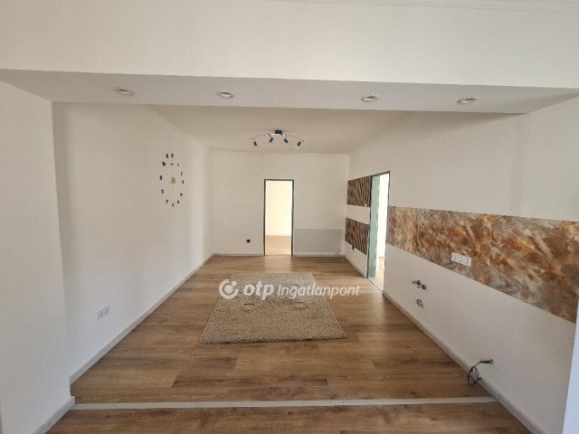 Eladó családi ház, Egercsehiben 20 M Ft, 2 szobás