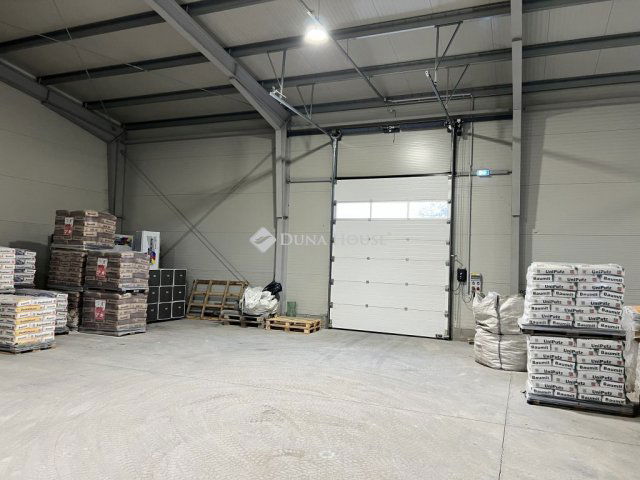 Eladó ipari ingatlan, Budapesten, XVI. kerületben, Sarjú úton