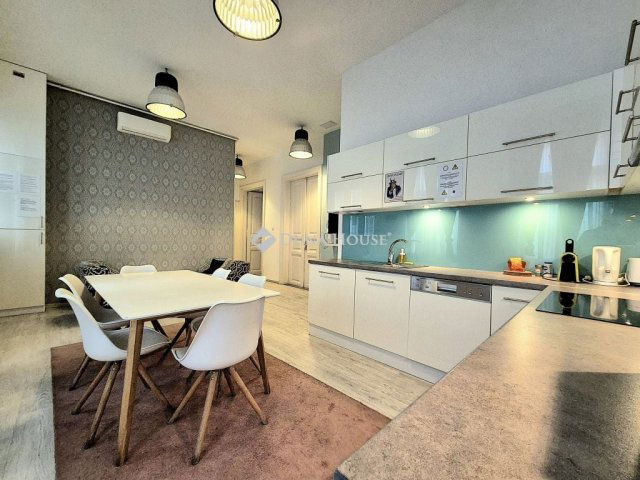 Eladó téglalakás, Budapesten, VI. kerületben, Paulay Ede utcában